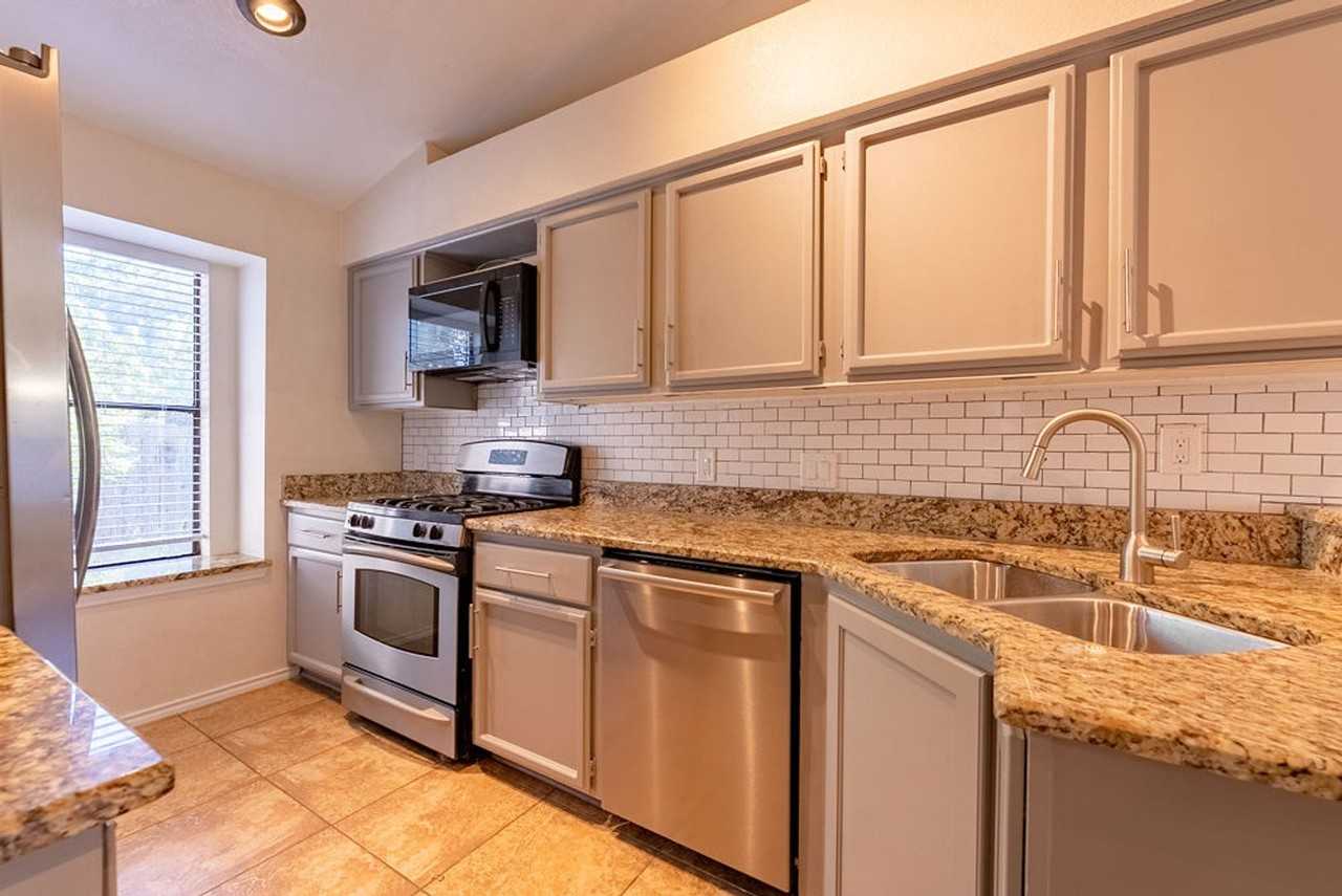 10218 Bilbrook Pl - Photo 7 of 18