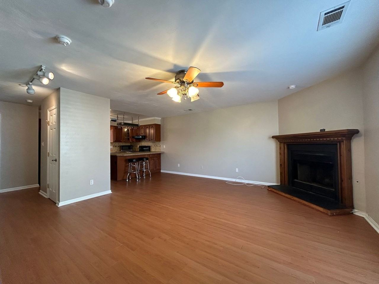 824 W Ocean View Ave #C - Photo 3 of 14