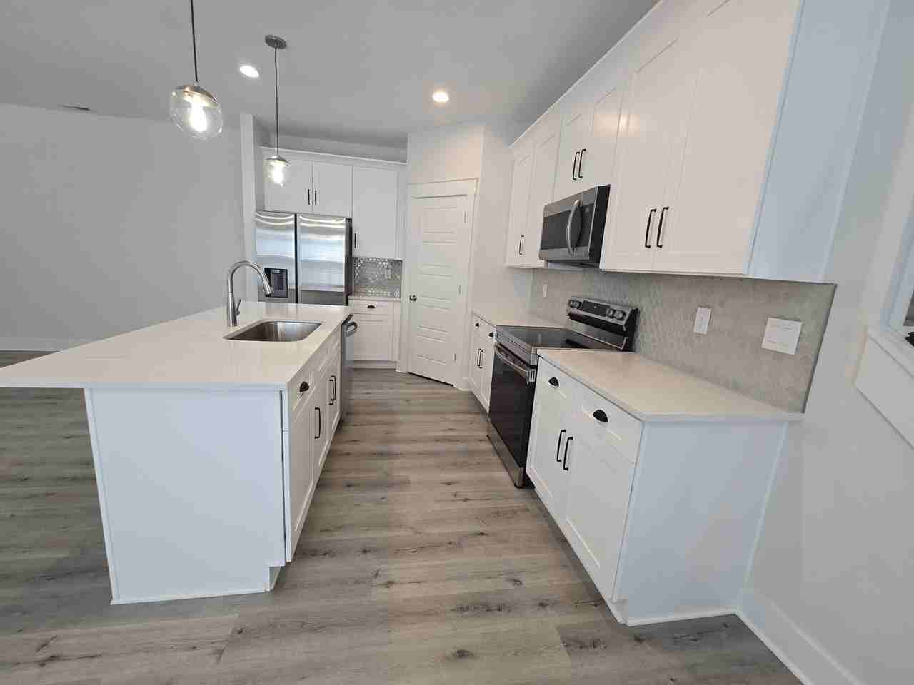 2186 Hospitality Ln - Photo 7 of 31