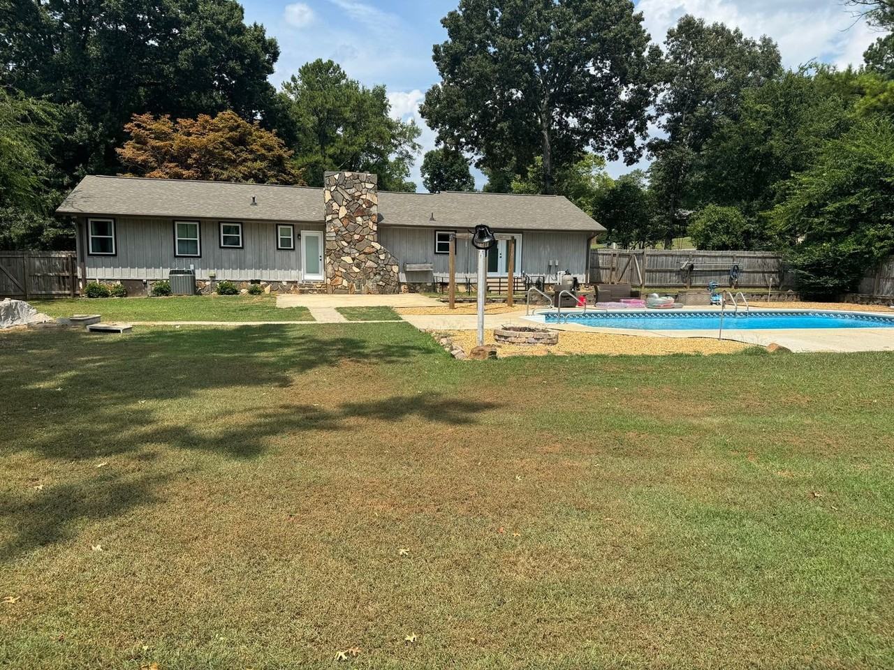91 Bishop Dr Nw - Photo 2 of 14
