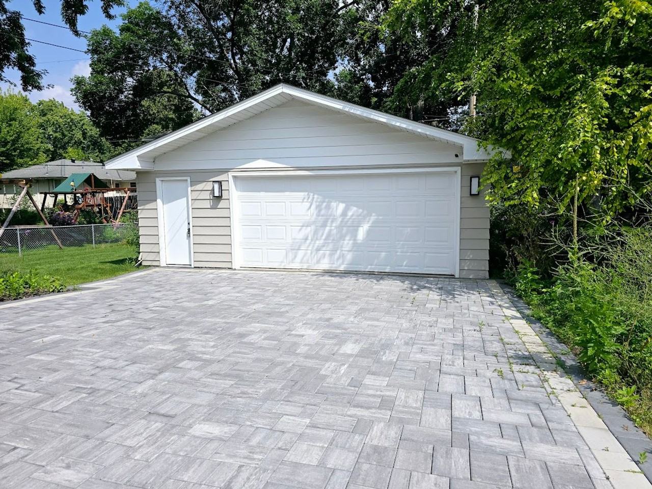 5817 Ashcroft Ave - Photo 2 of 26