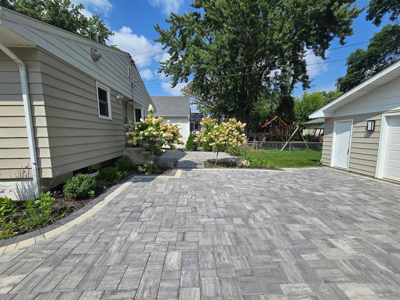 5817 Ashcroft Ave - Photo 3 of 26