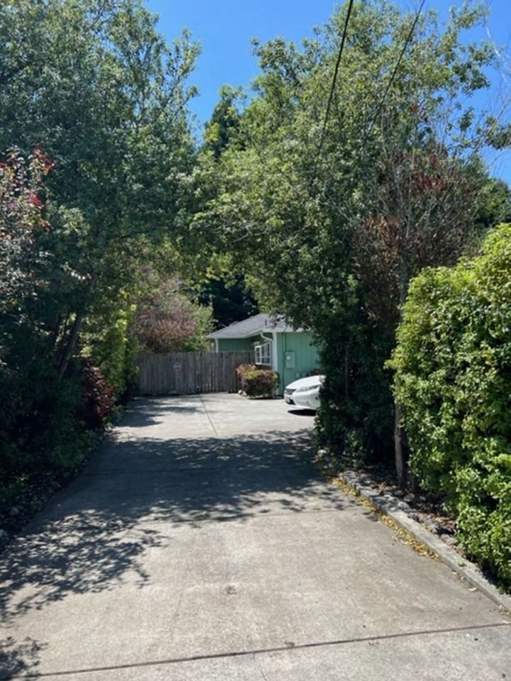 6138 Beechwood Dr - Photo 2 of 42