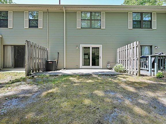 183 Patriots Ct #183 - Photo 2 of 17