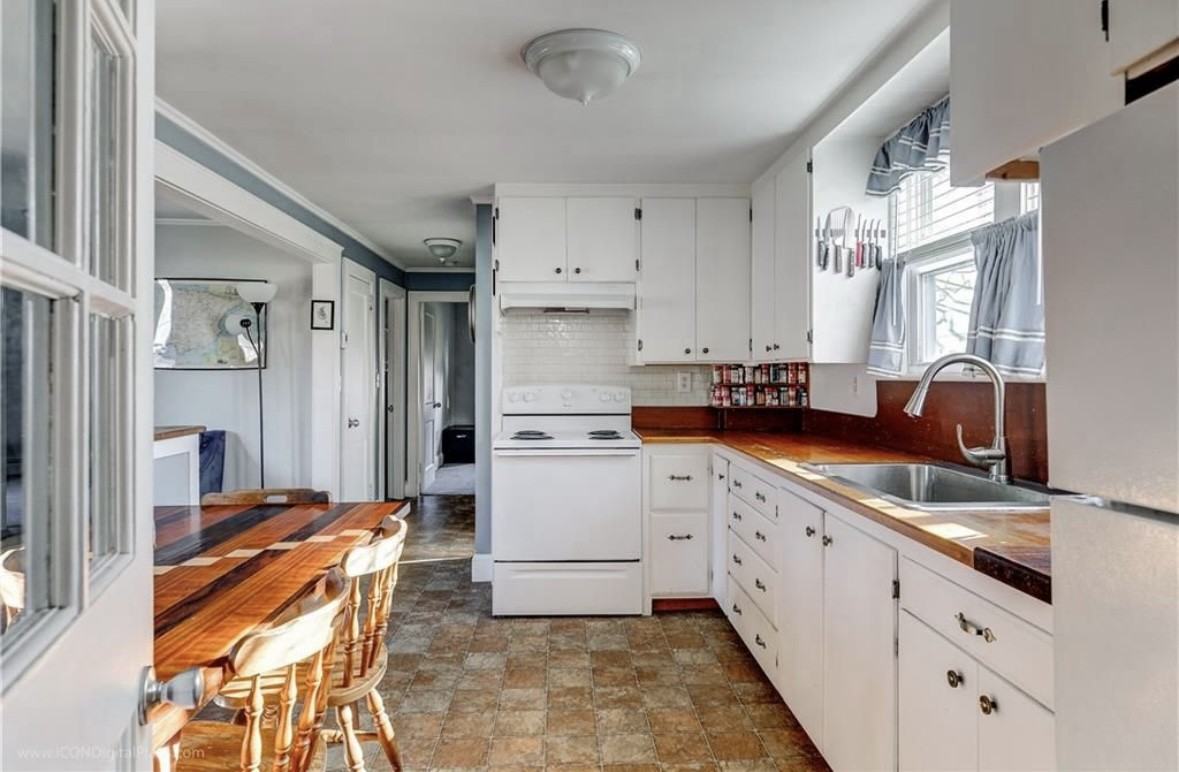 29 Sherwood Rd #2 - Photo 3 of 8