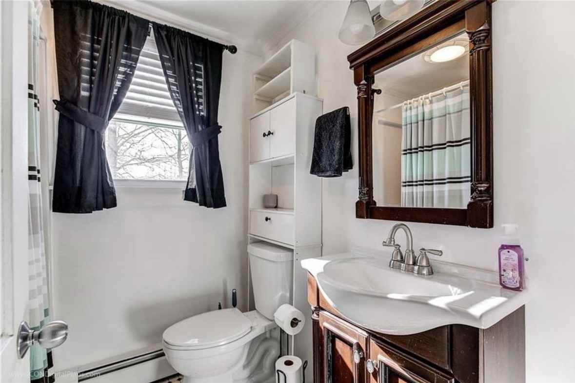 29 Sherwood Rd #2 - Photo 4 of 8