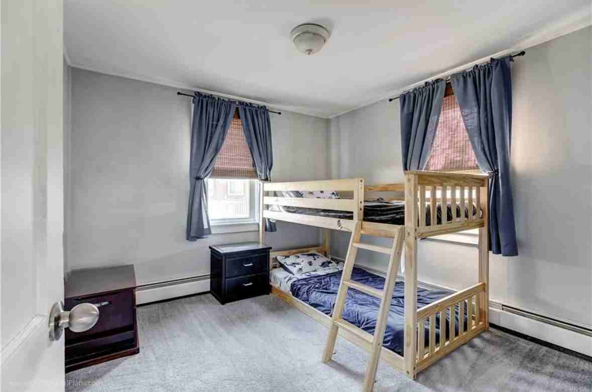 29 Sherwood Rd #2 - Photo 5 of 8