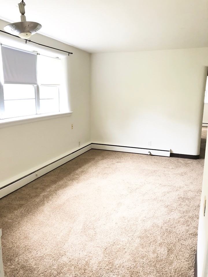 550 Madison St - Photo 4 of 7