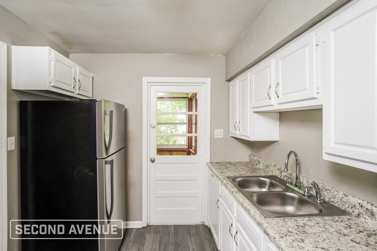 219 W Southland Blvd - Photo 2 of 24