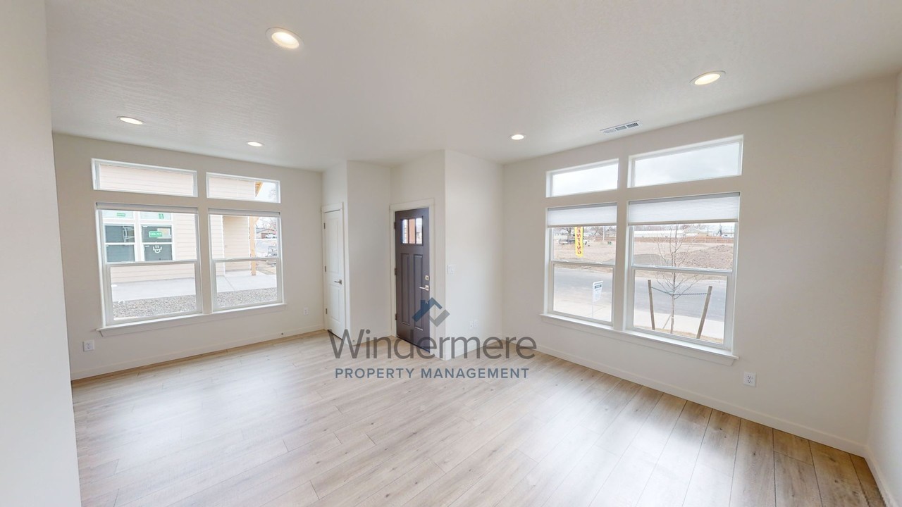 Avery Estates - Photo 2 of 26