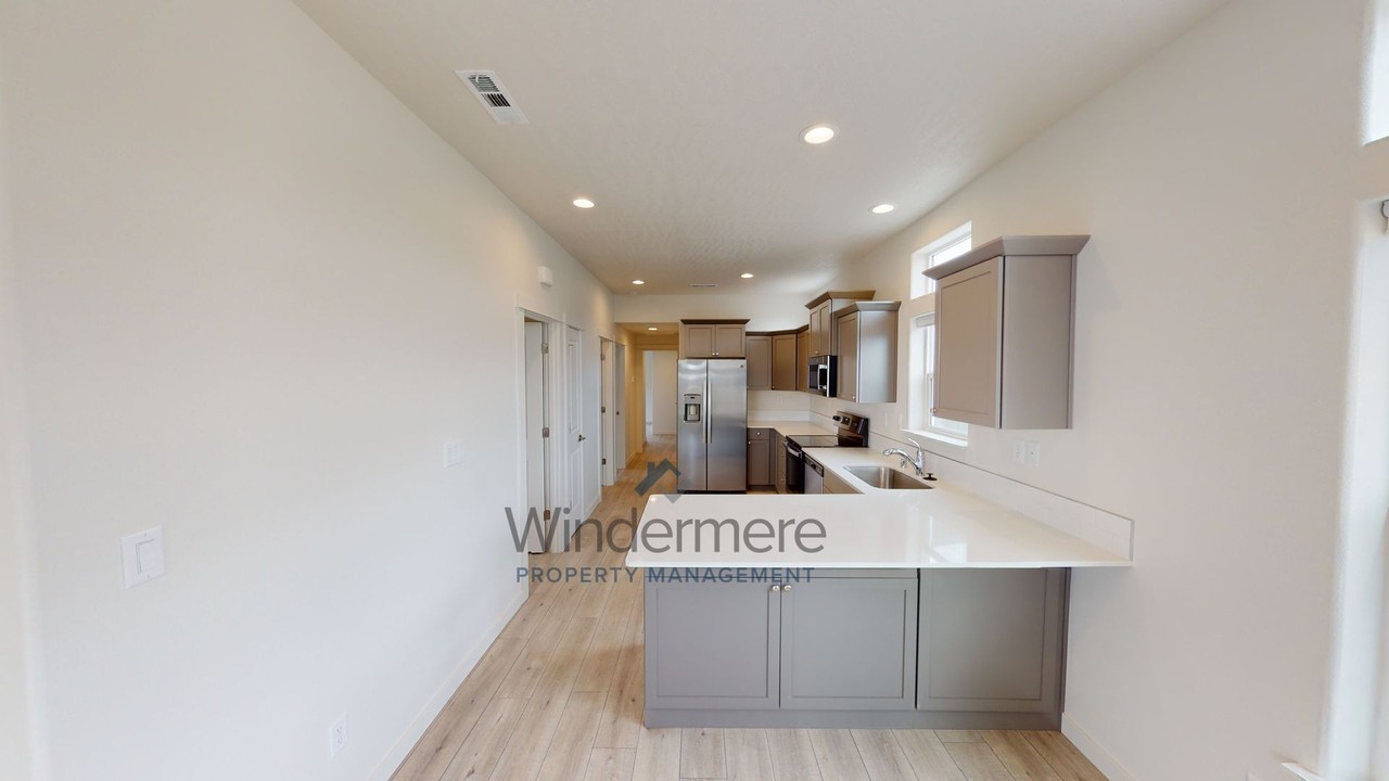 Avery Estates - Photo 4 of 26