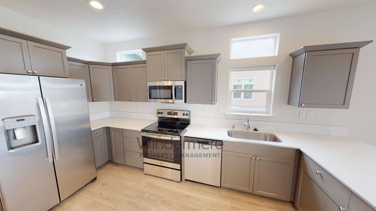 Avery Estates - Photo 5 of 26