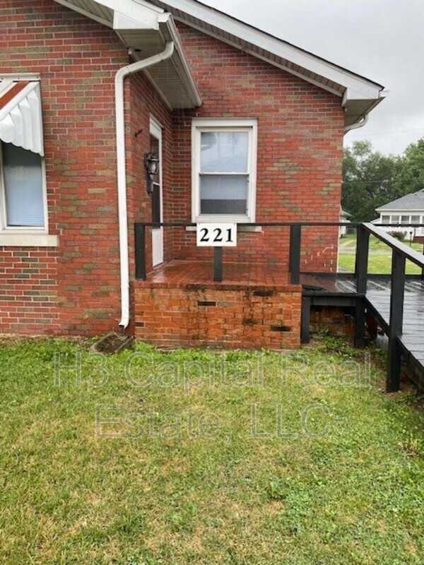 221 W Saint Louis Ave #1 - Photo 3 of 9