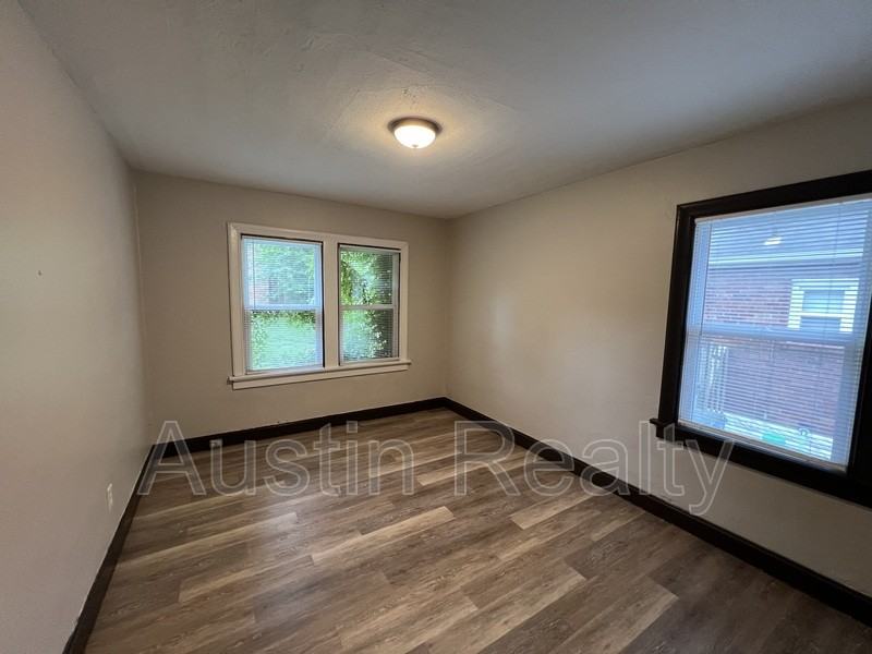 2494 Brown Rd - Photo 3 of 6