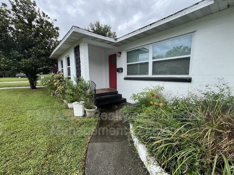 1127 Afton St - Photo 2 of 18