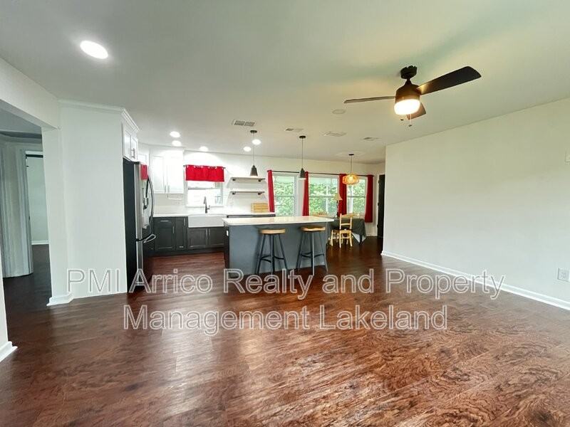 1127 Afton St - Photo 3 of 18