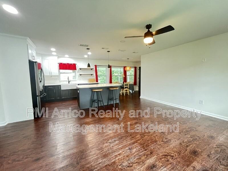 1127 Afton St - Photo 4 of 18