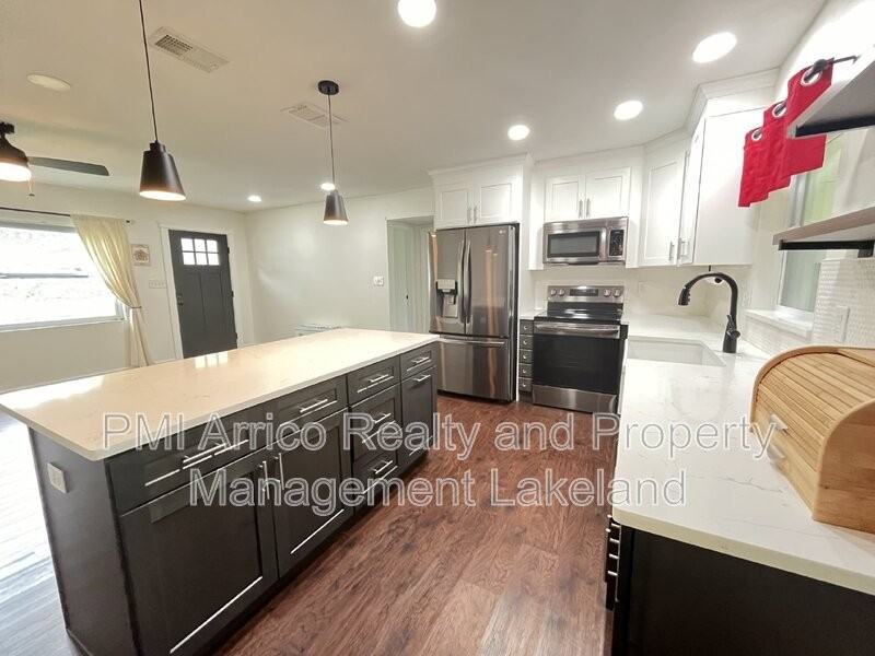 1127 Afton St - Photo 5 of 18