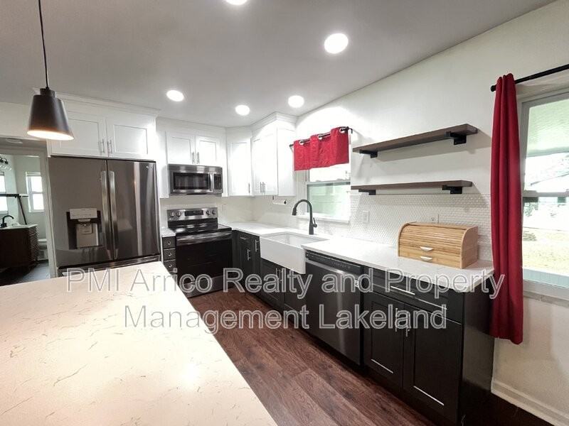 1127 Afton St - Photo 6 of 18