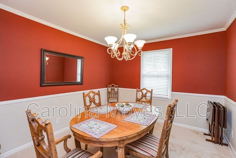 4700 Coach Hill Dr - Photo 3 of 18