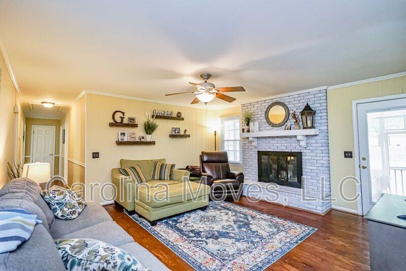 4700 Coach Hill Dr - Photo 4 of 18