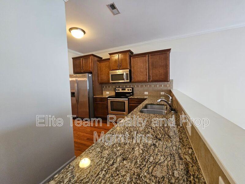 2824 Hopeton Ct - Photo 3 of 20