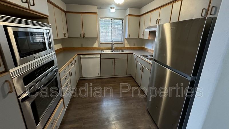 1555 Fircrest Ct Se - Photo 6 of 8