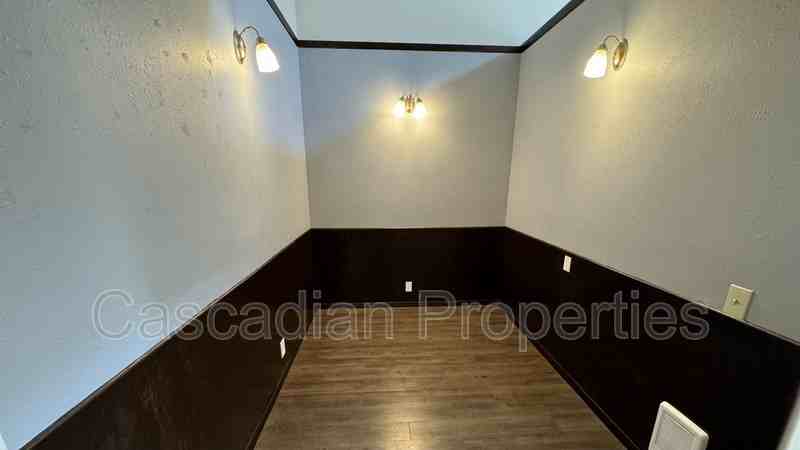 1555 Fircrest Ct Se - Photo 7 of 8