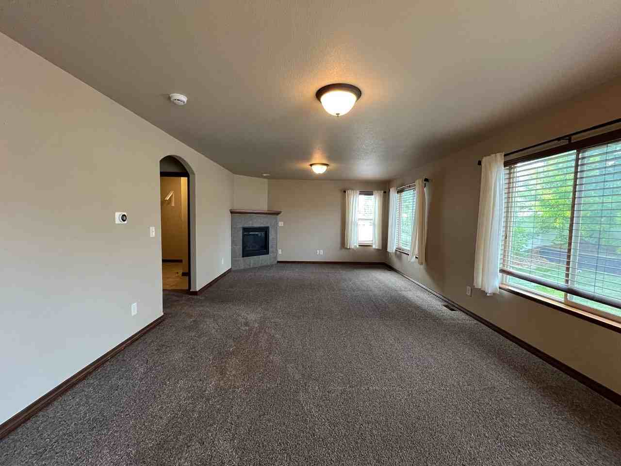 1612 Alpine Ave - Photo 3 of 34