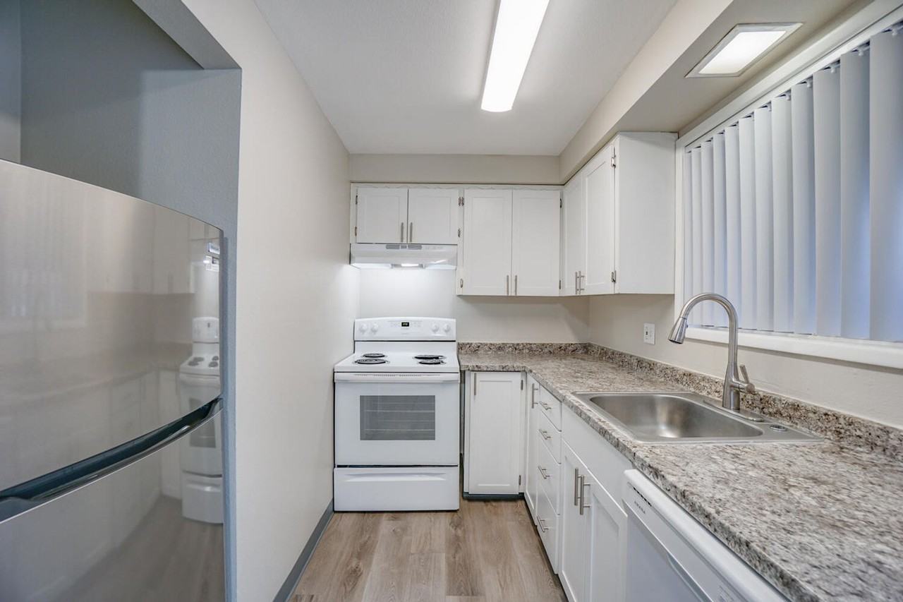 6th Avenue West Apartments - Photo 7 of 50