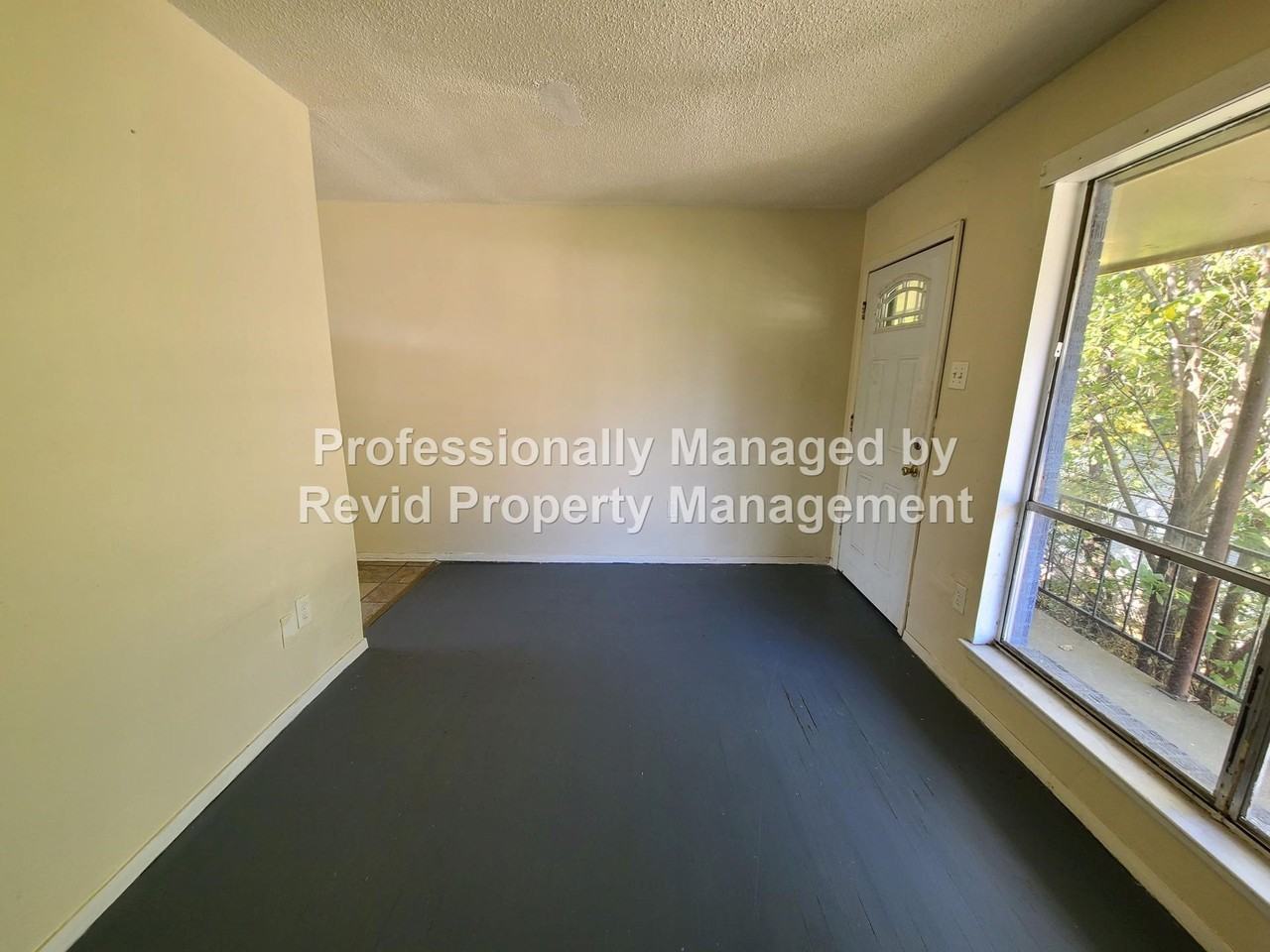 1431 LATHAM - Photo 3 of 13