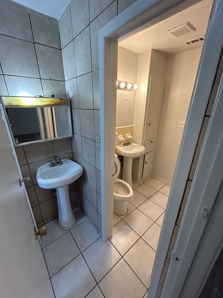 2300 Meadow Crst - Photo 5 of 12