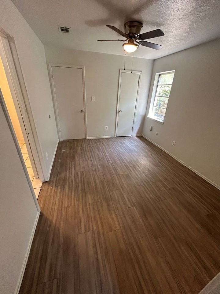 2300 Meadow Crst - Photo 6 of 12