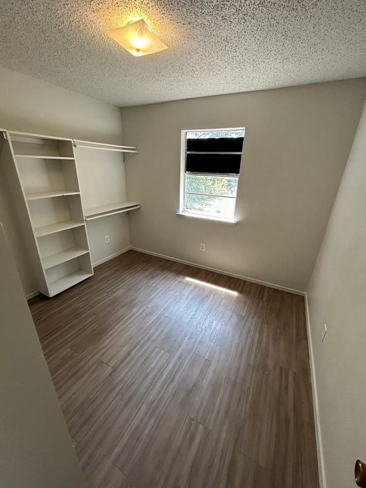 2300 Meadow Crst - Photo 7 of 12