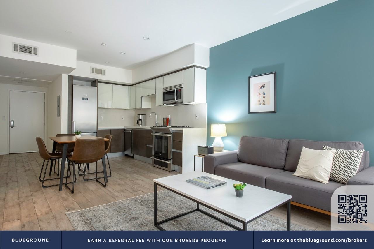 1611 S Beverly Glen Blvd #80 - Photo 4 of 21