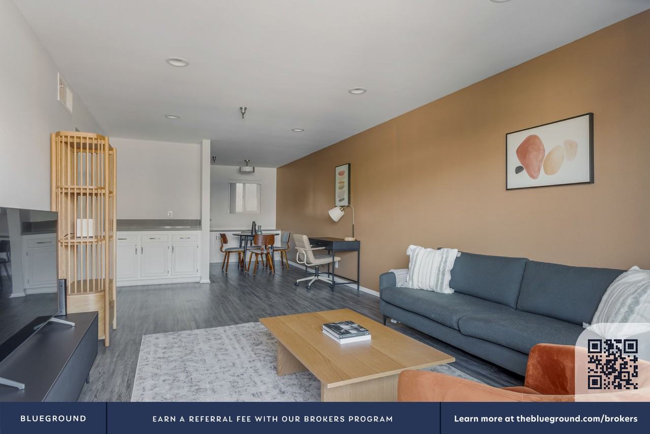 110 South Sweetzer Avenue - Photo 5 of 31