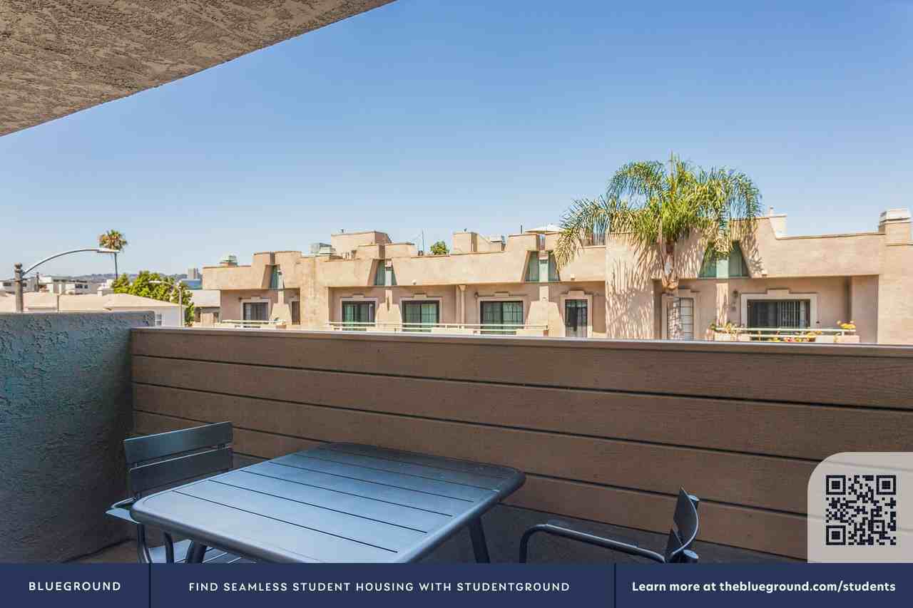 110 South Sweetzer Avenue - Photo 7 of 31