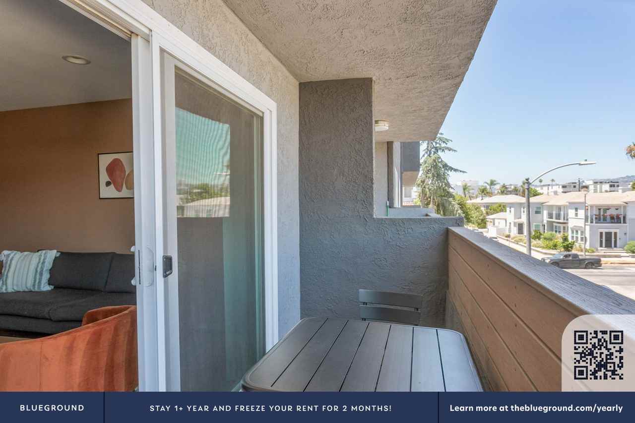 110 South Sweetzer Avenue - Photo 7 of 30