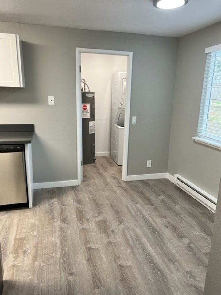 Ashton Apartments - Photo 3 of 18