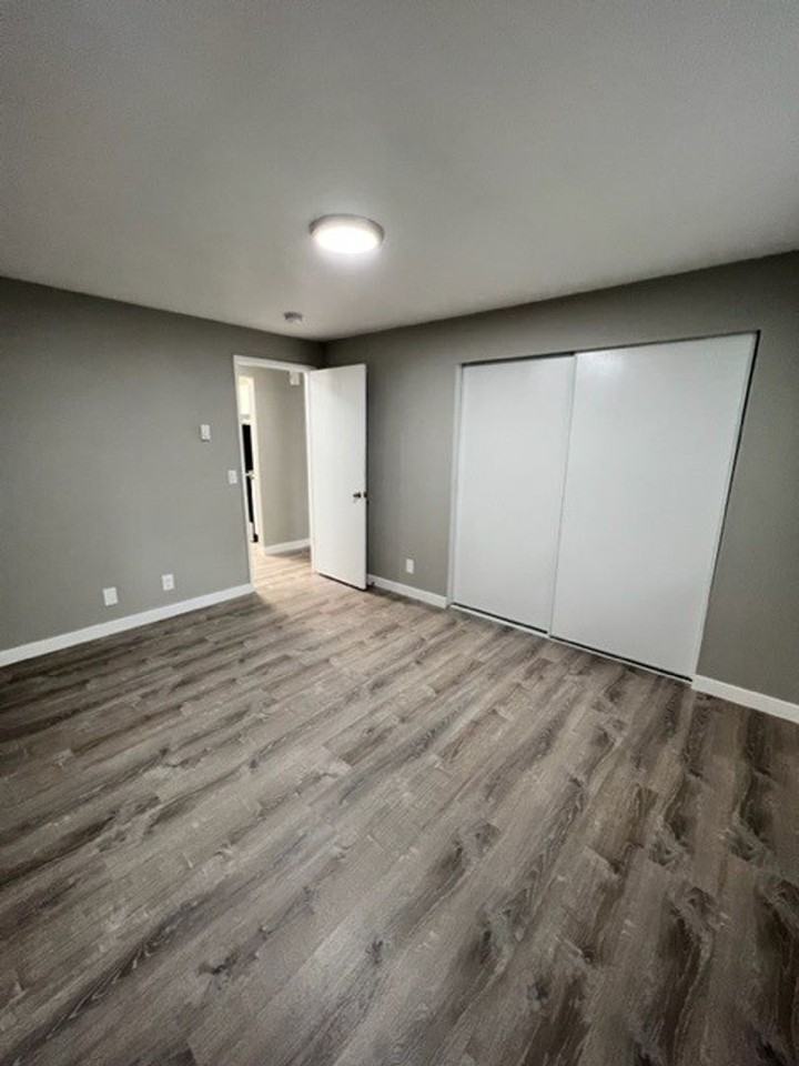 Ashton Apartments - Photo 6 of 18