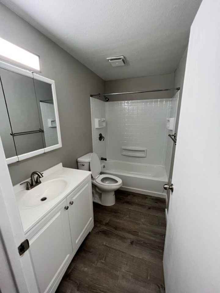 Ashton Apartments - Photo 7 of 18