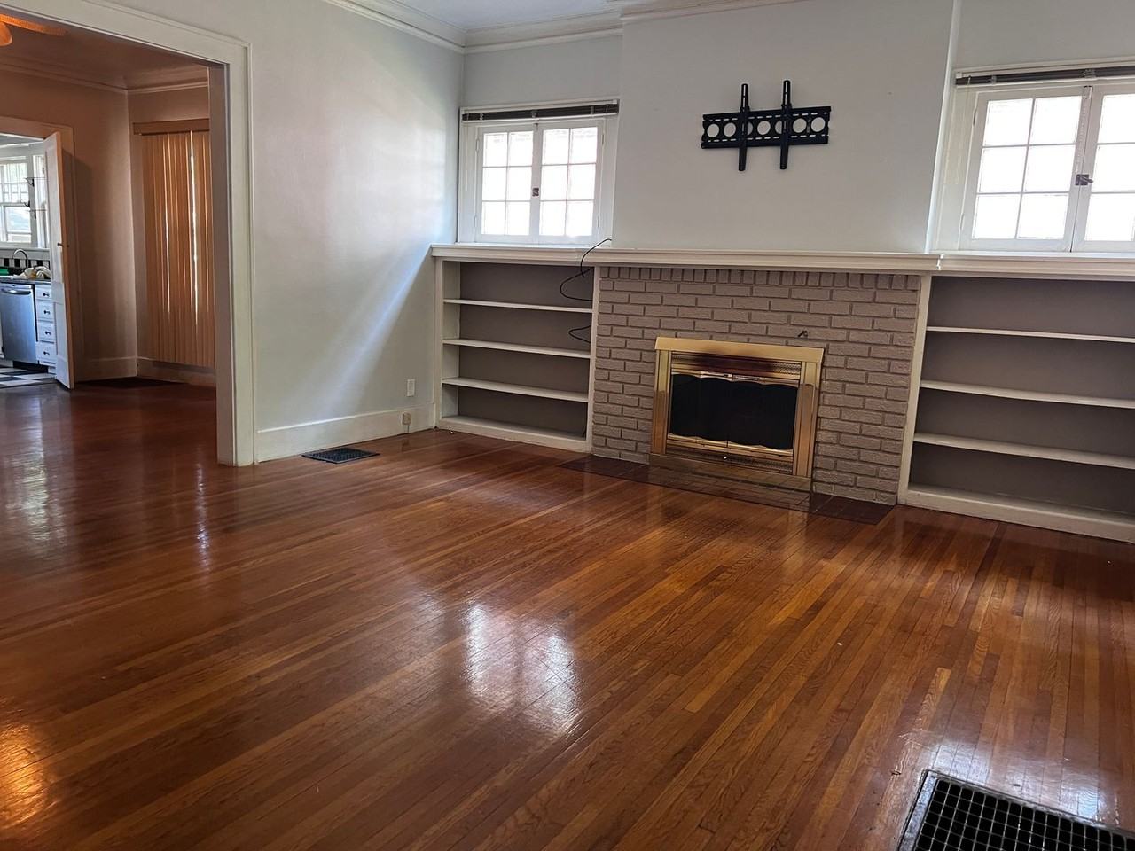 107 Monterey Ave - Photo 2 of 19