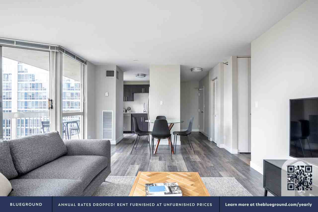 1 East Delaware Place - Photo 4 of 33