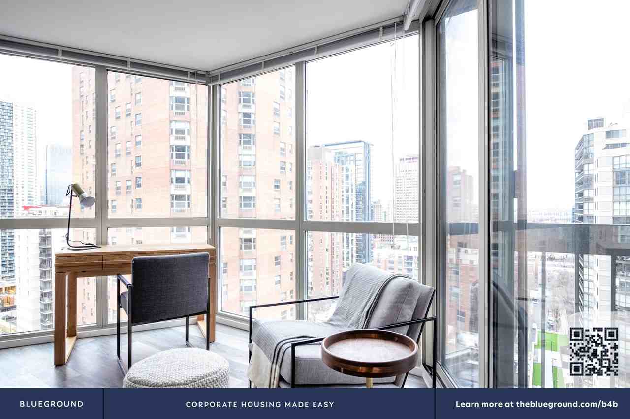 1 East Delaware Place - Photo 6 of 33