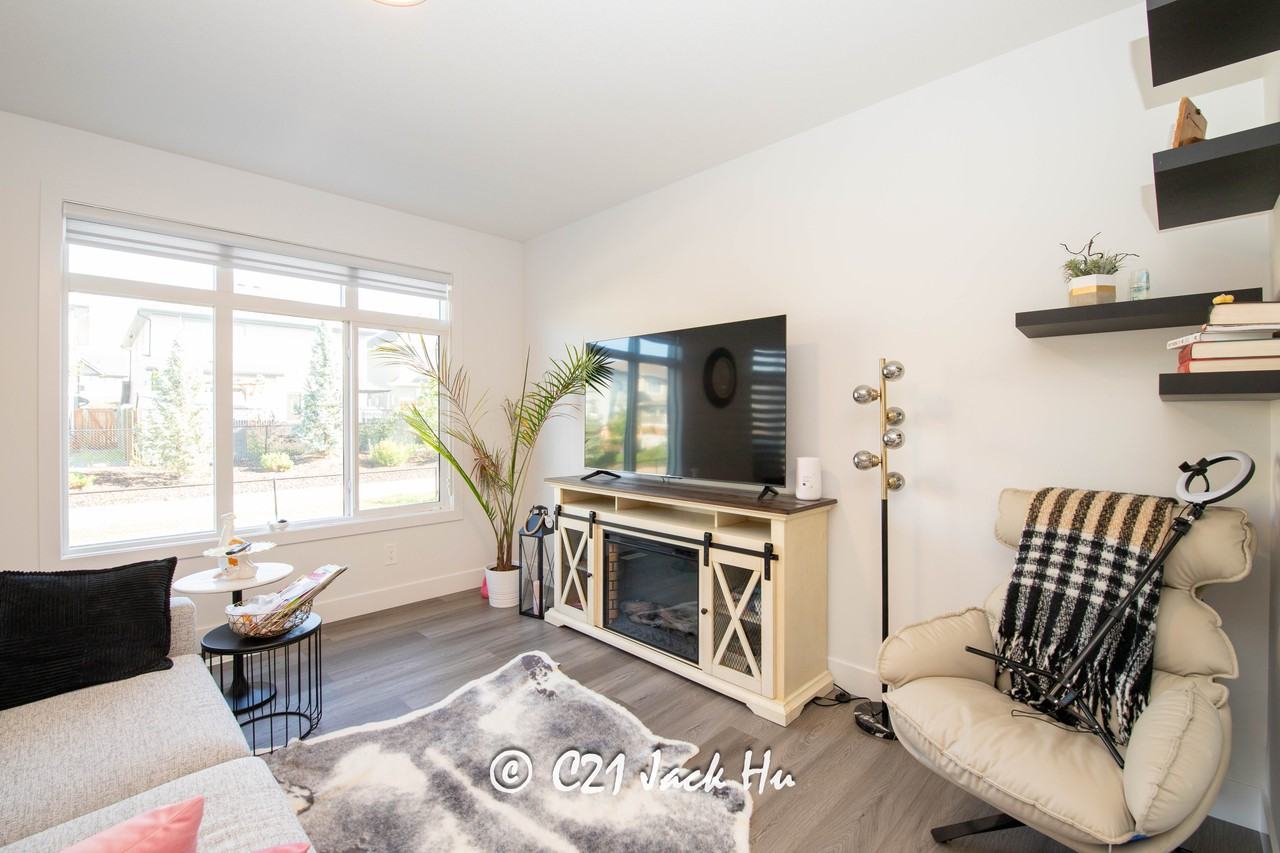 16220 19 Avenue Southwest - Photo 2 of 23