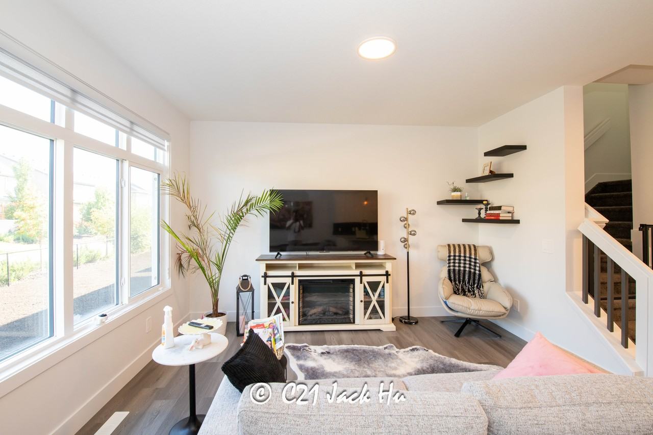 16220 19 Avenue Southwest - Photo 3 of 23