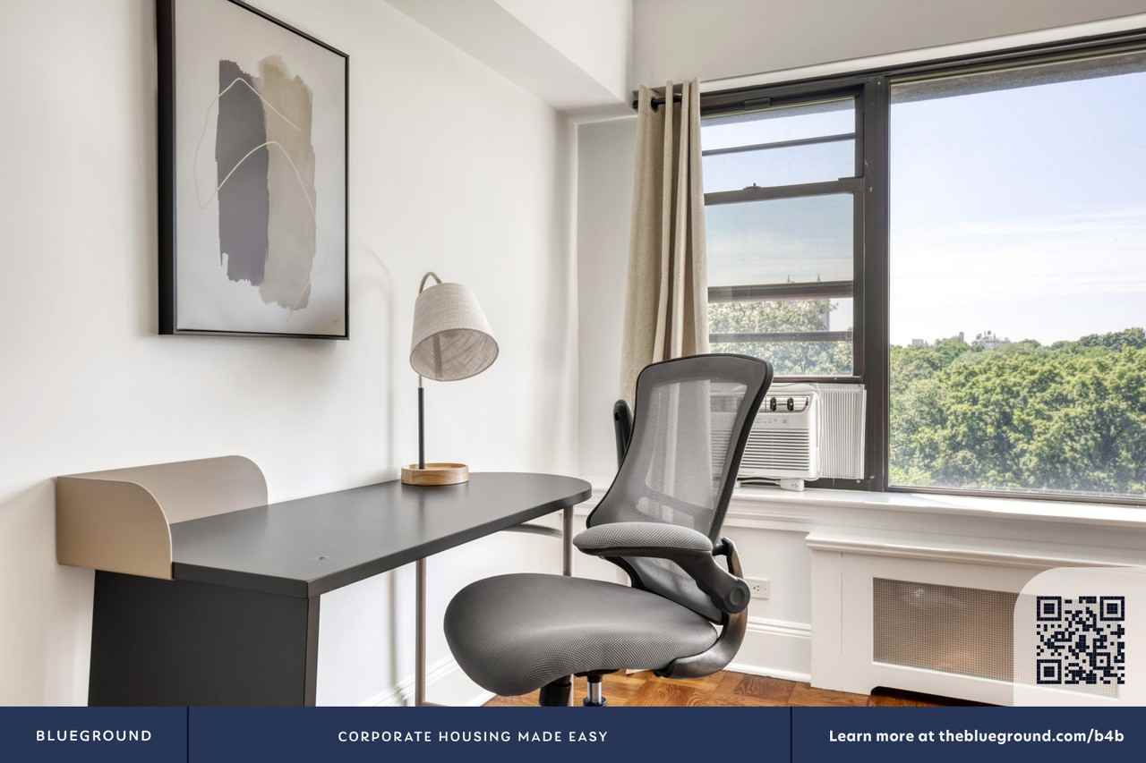 952 5th Avenue - Photo 5 of 20