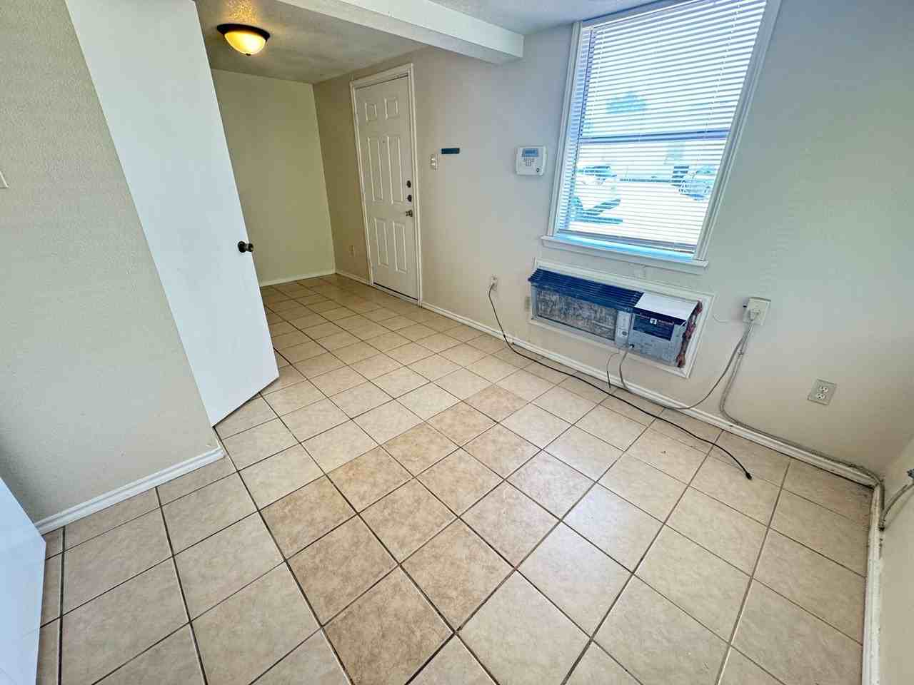 3313 Cranford Ave - Photo 4 of 9