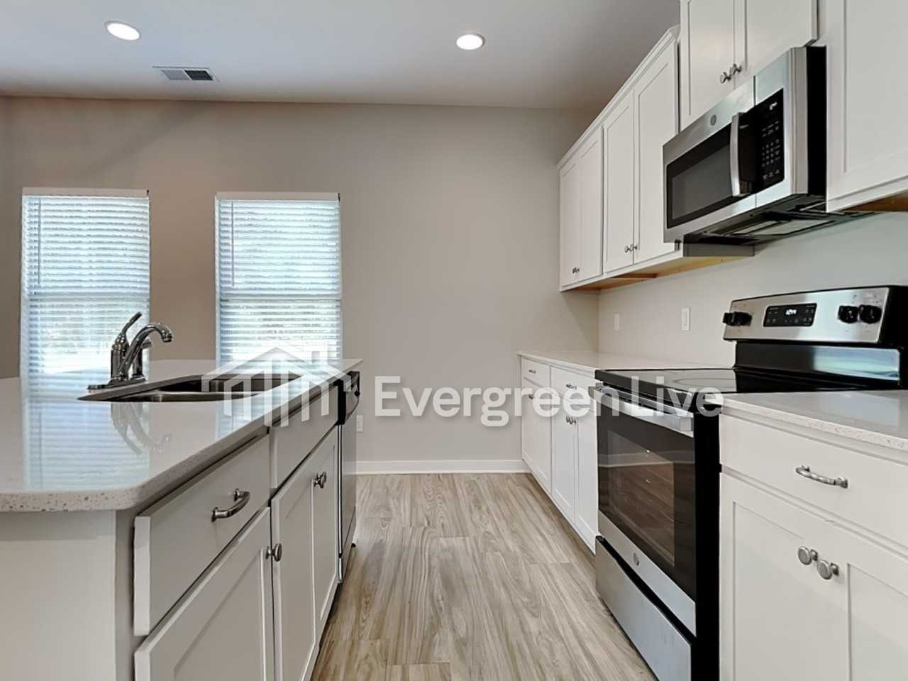 15523 Tide Water Ct - Photo 4 of 20