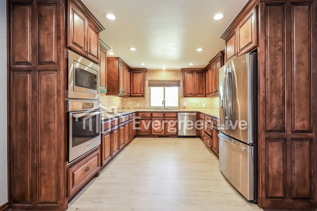 816 Lakeside Cir - Photo 6 of 16
